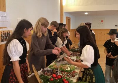Kinder in Tracht